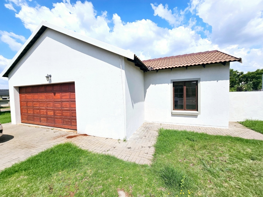 To Let 3 Bedroom Property for Rent in Monavoni Gauteng