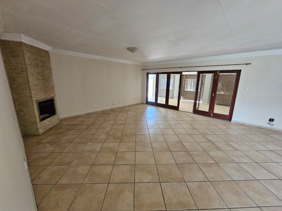 To Let 3 Bedroom Property for Rent in Monavoni Gauteng