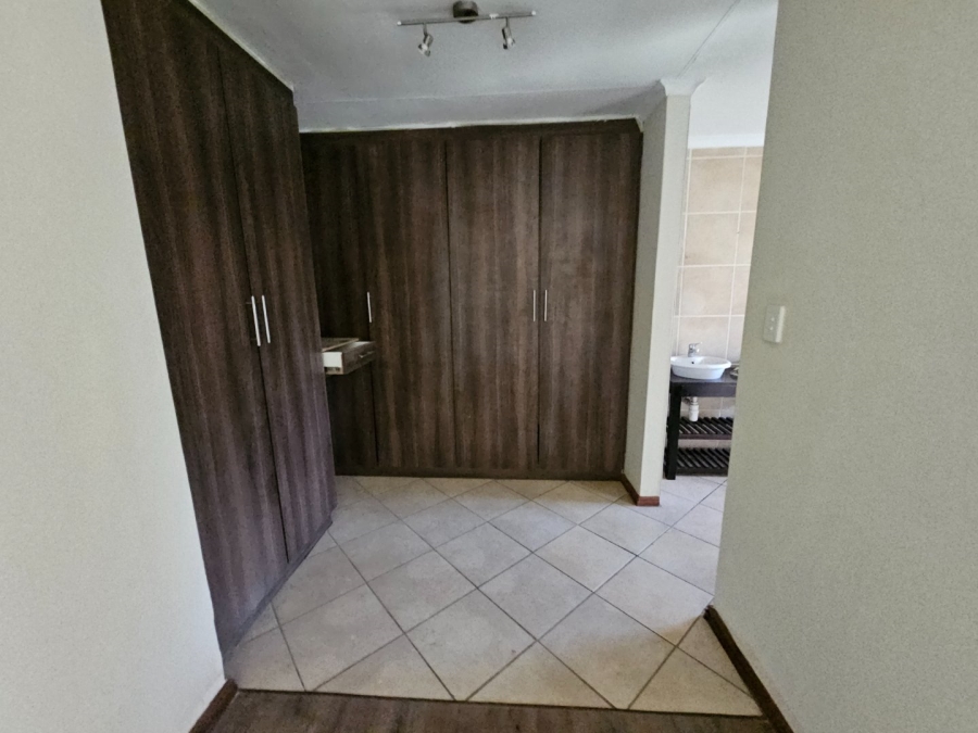 To Let 3 Bedroom Property for Rent in Monavoni Gauteng
