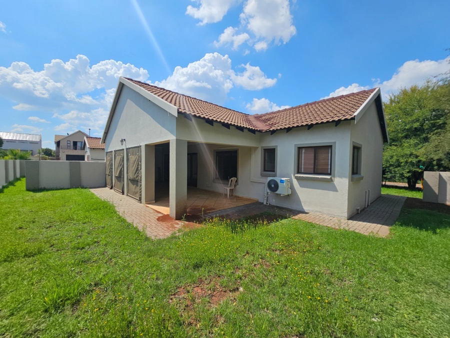 To Let 3 Bedroom Property for Rent in Monavoni Gauteng
