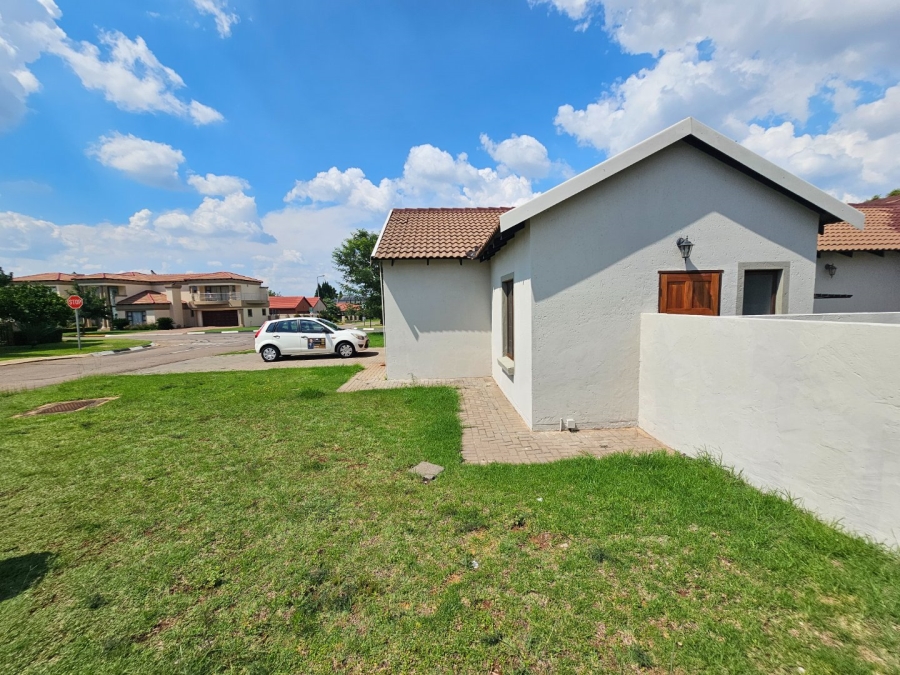To Let 3 Bedroom Property for Rent in Monavoni Gauteng