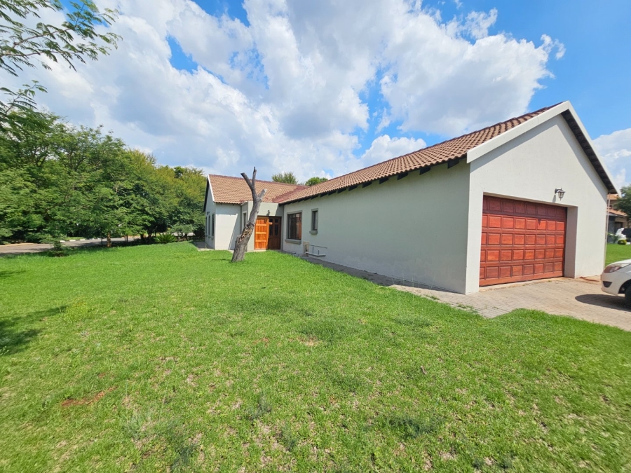 To Let 3 Bedroom Property for Rent in Monavoni Gauteng