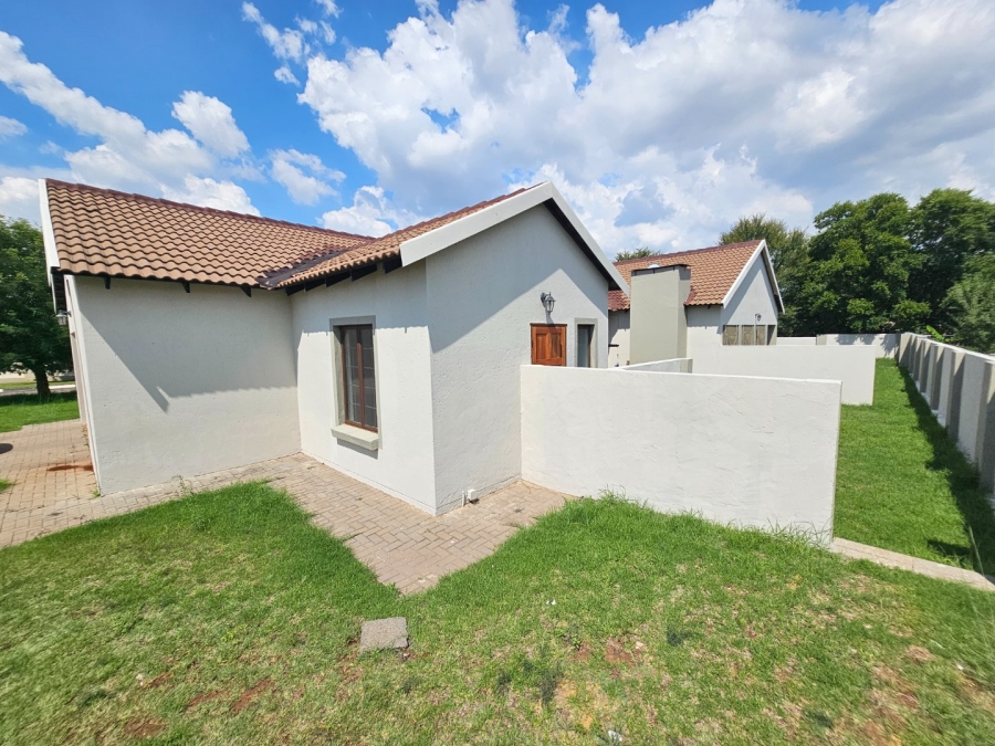 To Let 3 Bedroom Property for Rent in Monavoni Gauteng