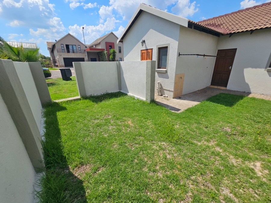 To Let 3 Bedroom Property for Rent in Monavoni Gauteng