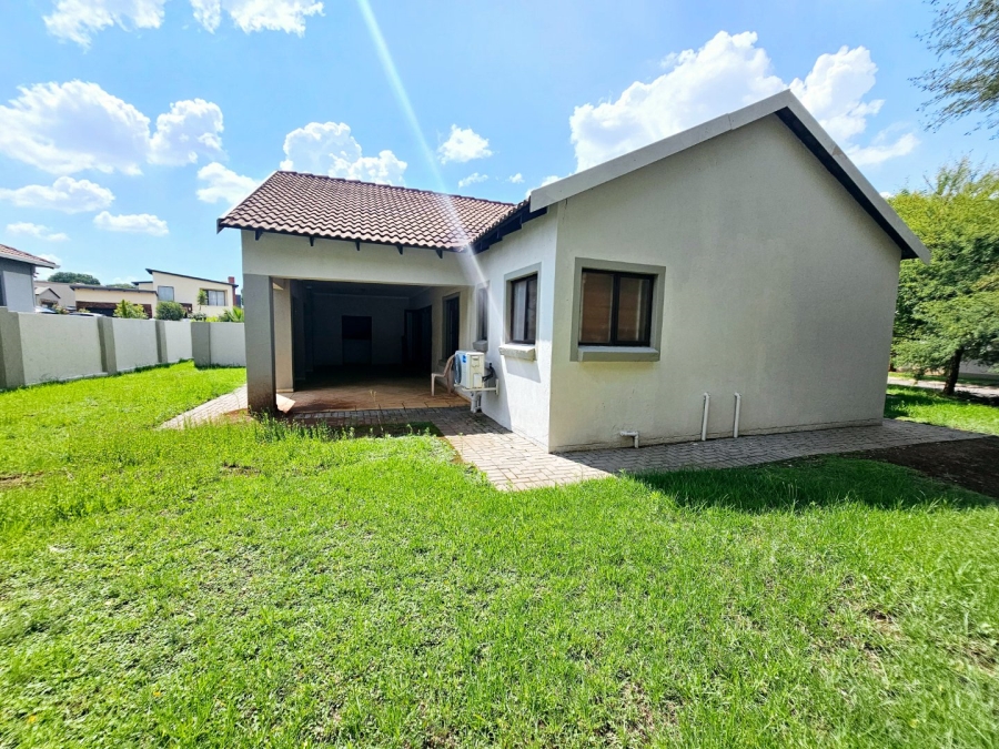 To Let 3 Bedroom Property for Rent in Monavoni Gauteng