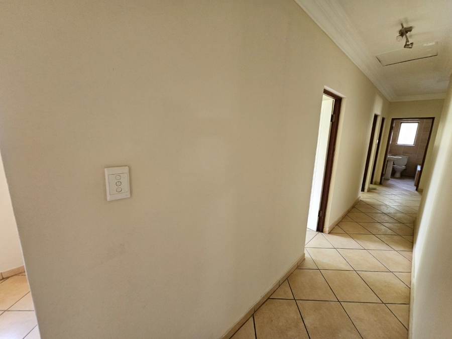 To Let 3 Bedroom Property for Rent in Monavoni Gauteng