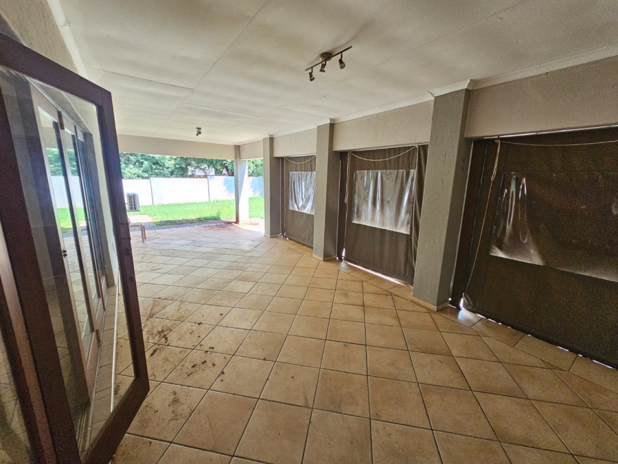 To Let 3 Bedroom Property for Rent in Monavoni Gauteng