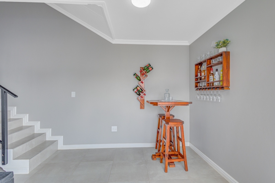 To Let 4 Bedroom Property for Rent in Glen Austin Gauteng