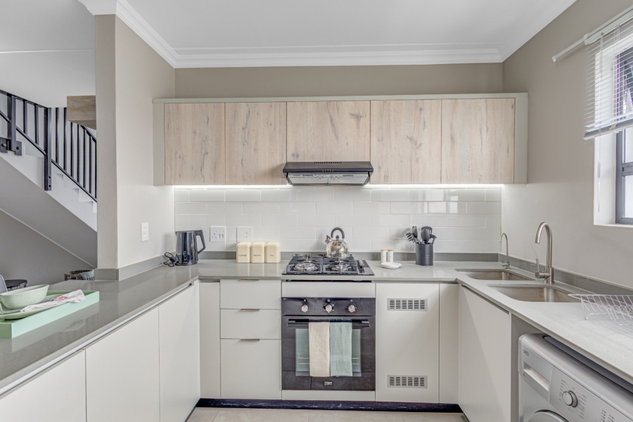 To Let 4 Bedroom Property for Rent in Glen Austin Gauteng