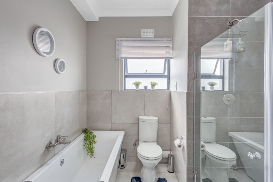 To Let 4 Bedroom Property for Rent in Glen Austin Gauteng