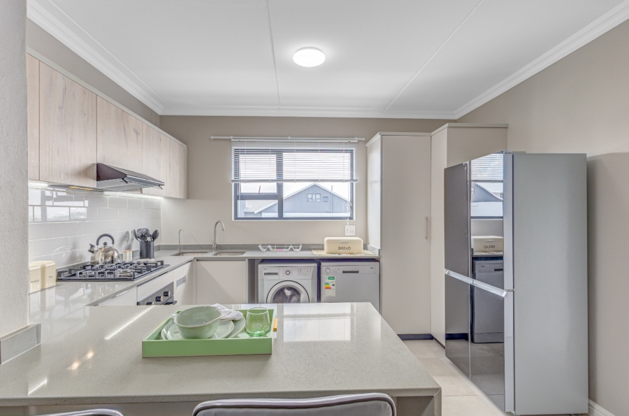 To Let 4 Bedroom Property for Rent in Glen Austin Gauteng