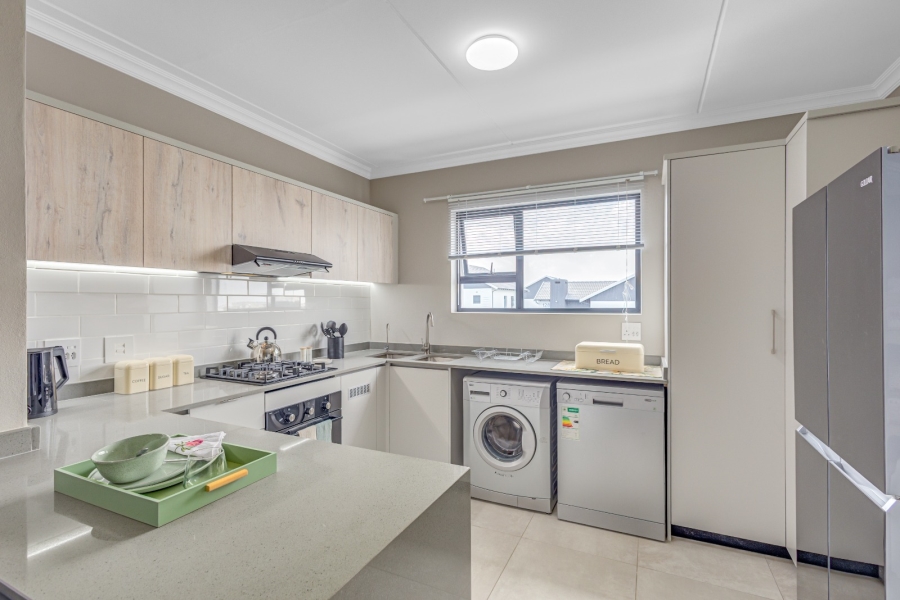 To Let 4 Bedroom Property for Rent in Glen Austin Gauteng
