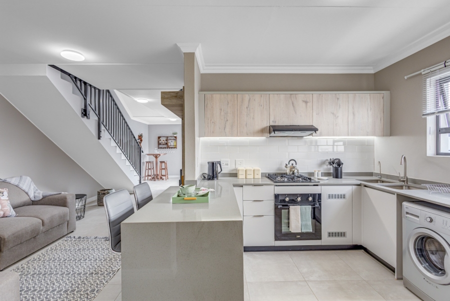To Let 4 Bedroom Property for Rent in Glen Austin Gauteng
