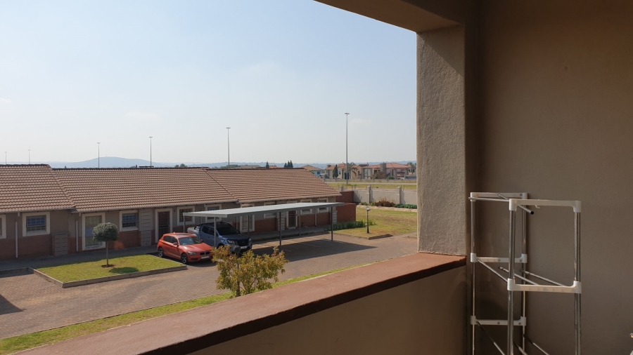 2 Bedroom Property for Sale in Monavoni Gauteng