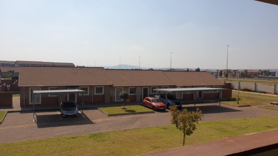 2 Bedroom Property for Sale in Monavoni Gauteng