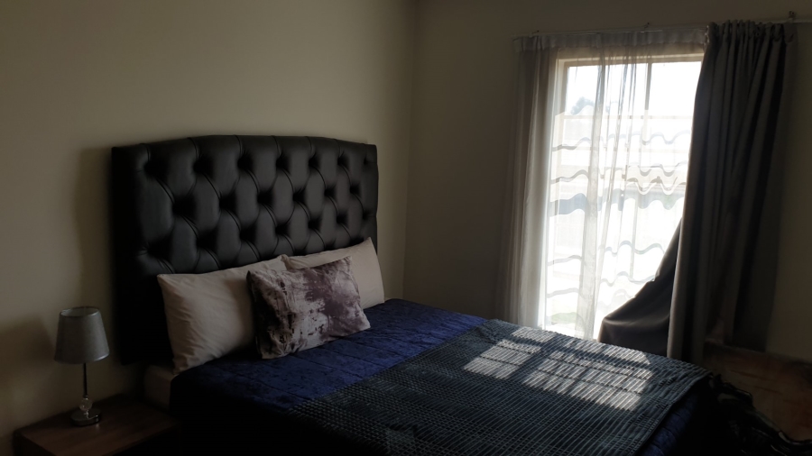 2 Bedroom Property for Sale in Monavoni Gauteng