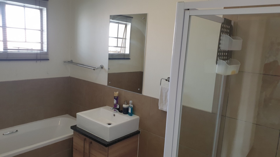 2 Bedroom Property for Sale in Monavoni Gauteng