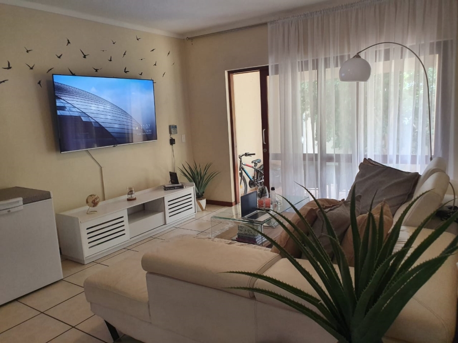To Let 2 Bedroom Property for Rent in Broadacres Gauteng