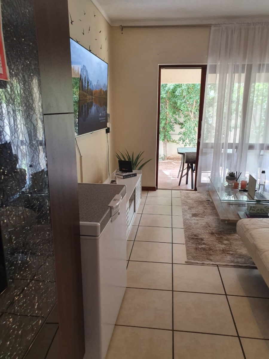 To Let 2 Bedroom Property for Rent in Broadacres Gauteng