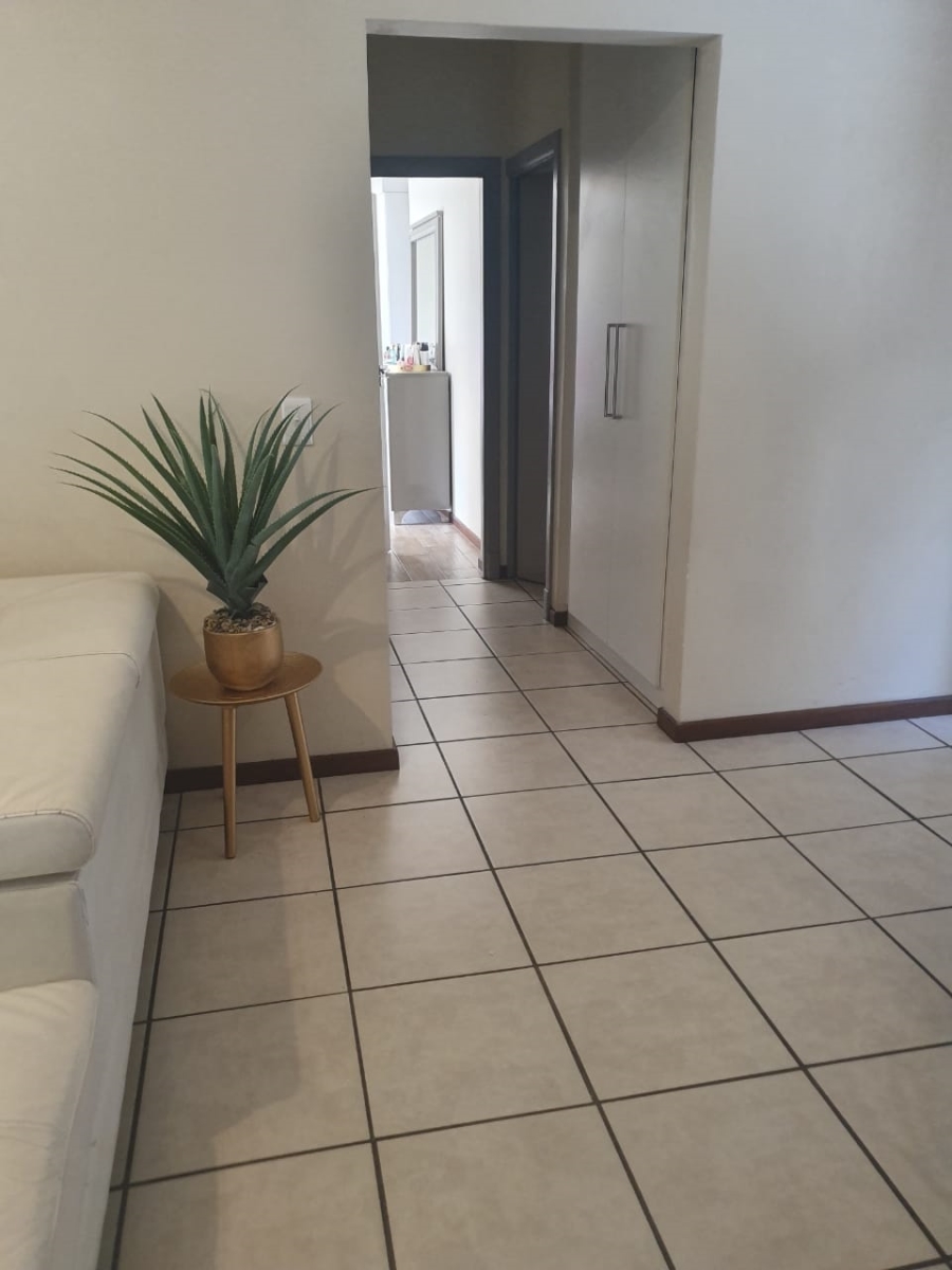 To Let 2 Bedroom Property for Rent in Broadacres Gauteng
