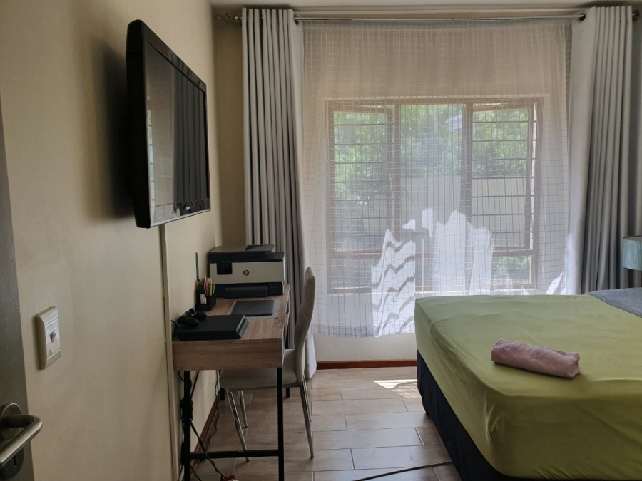 To Let 2 Bedroom Property for Rent in Broadacres Gauteng