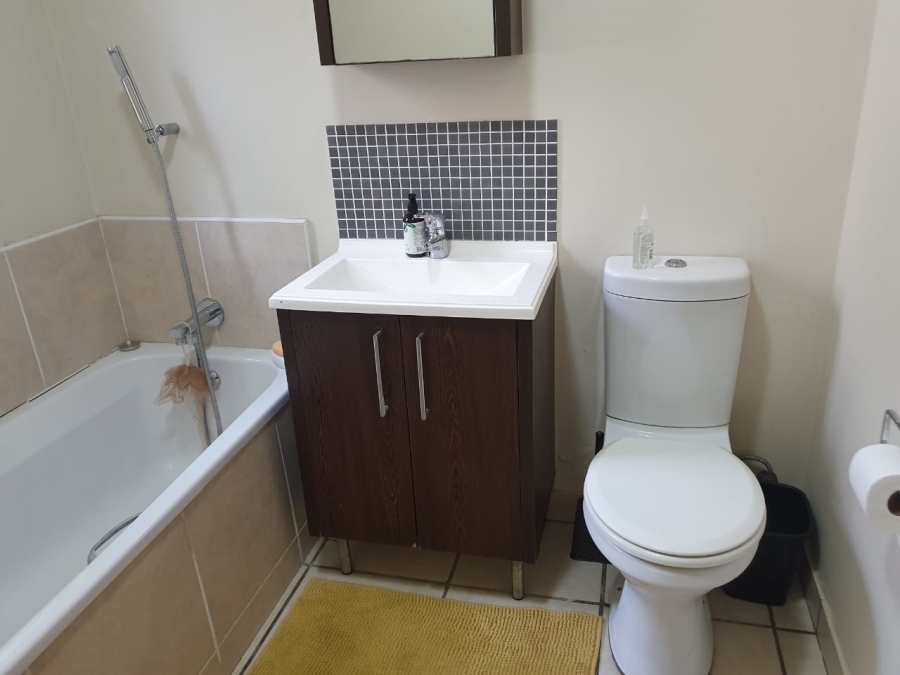 To Let 2 Bedroom Property for Rent in Broadacres Gauteng