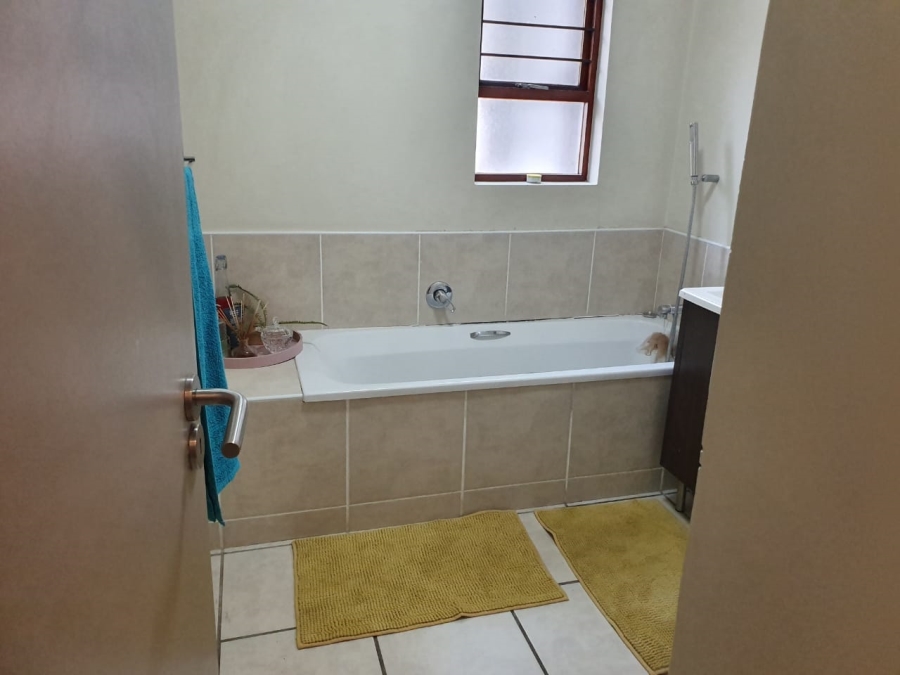 To Let 2 Bedroom Property for Rent in Broadacres Gauteng