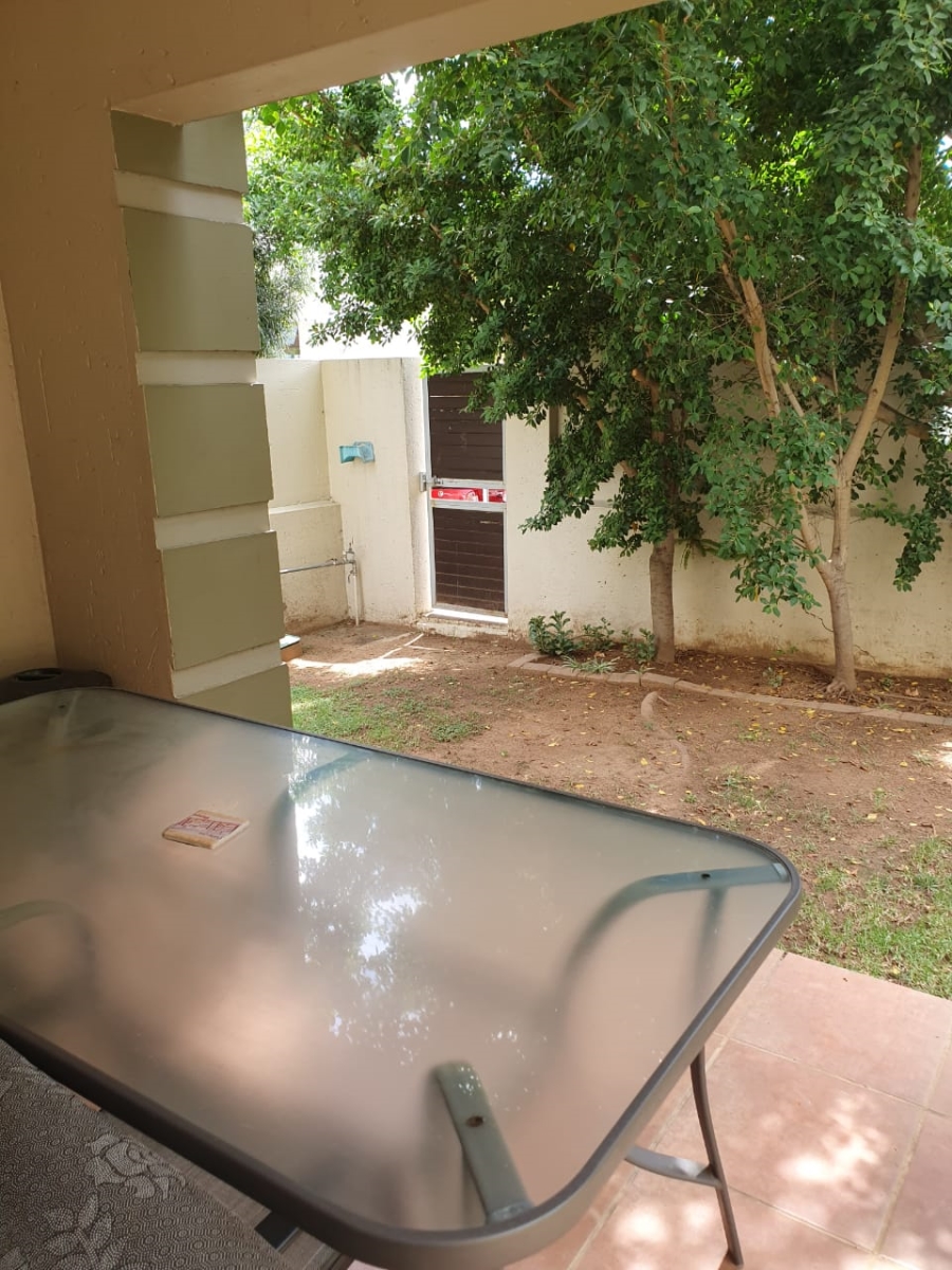 To Let 2 Bedroom Property for Rent in Broadacres Gauteng