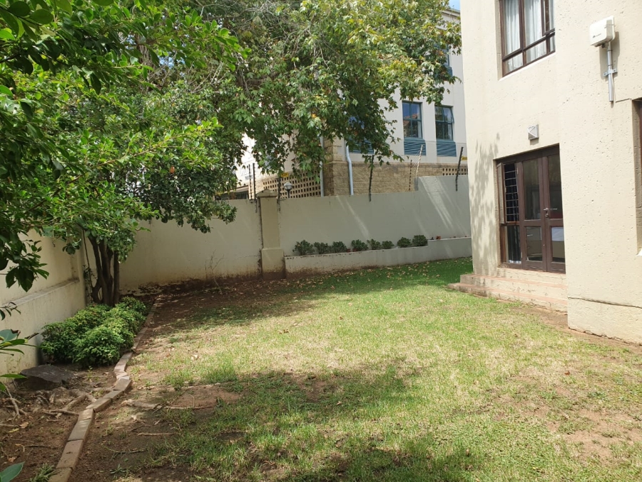 To Let 2 Bedroom Property for Rent in Broadacres Gauteng