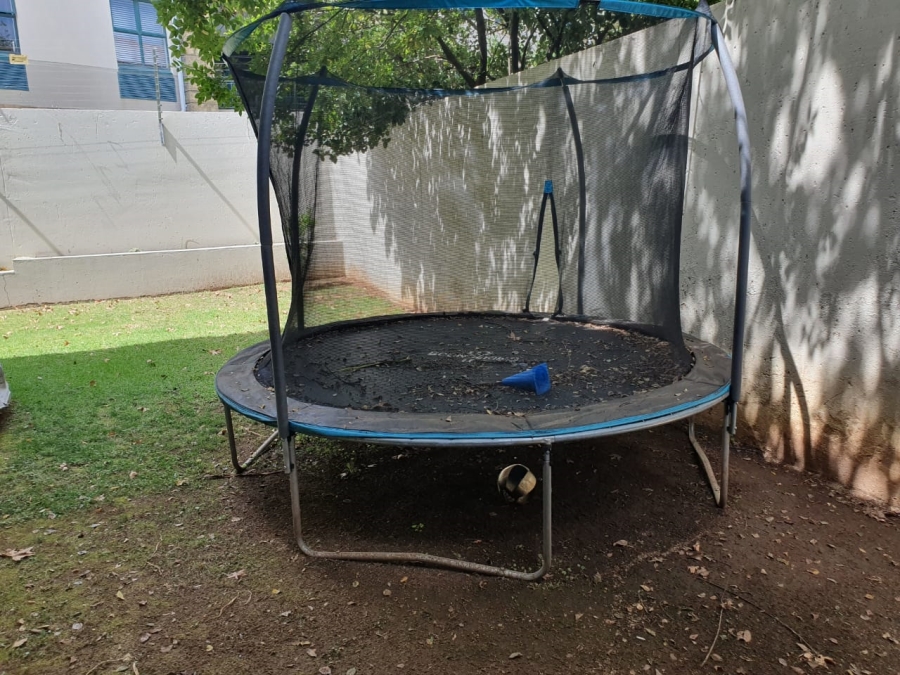 To Let 2 Bedroom Property for Rent in Broadacres Gauteng