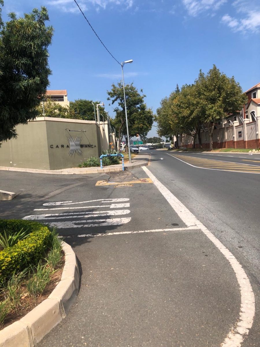 To Let 2 Bedroom Property for Rent in Broadacres Gauteng