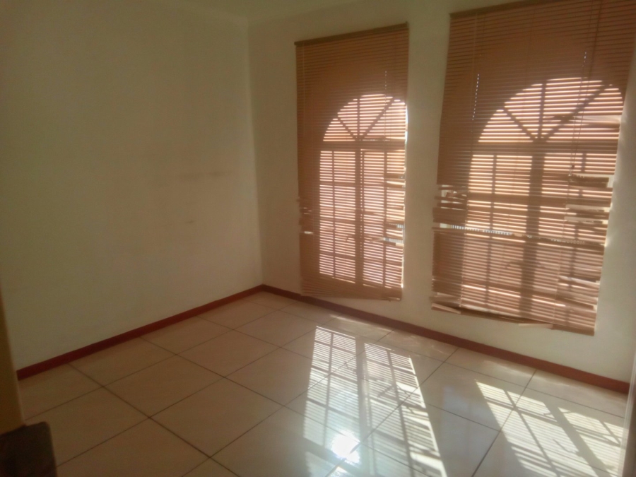 To Let 2 Bedroom Property for Rent in Noordwyk Gauteng