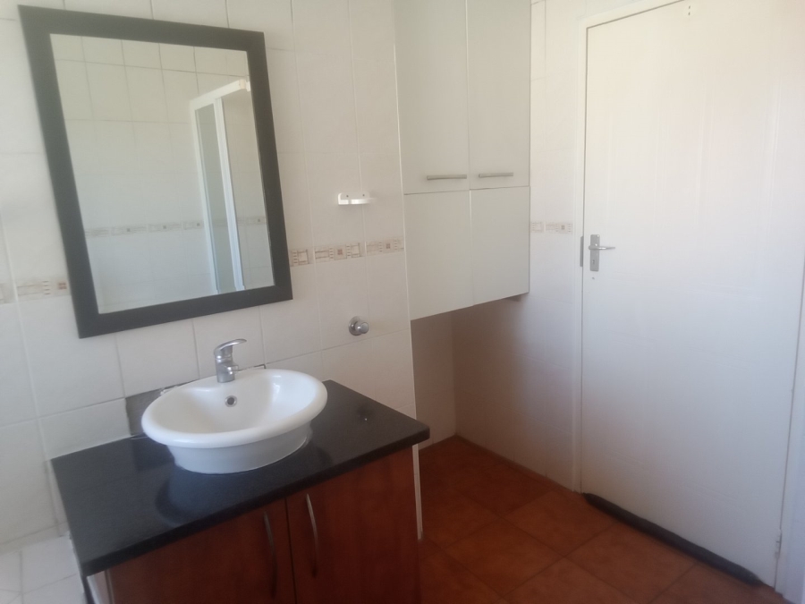 To Let 2 Bedroom Property for Rent in Noordwyk Gauteng