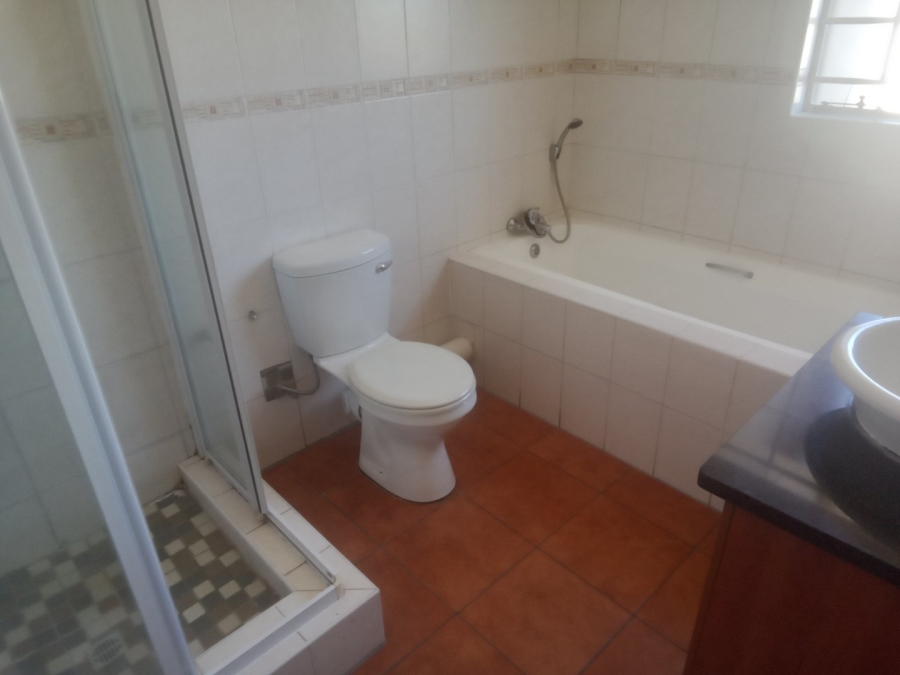 To Let 2 Bedroom Property for Rent in Noordwyk Gauteng