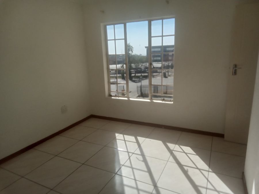 To Let 2 Bedroom Property for Rent in Noordwyk Gauteng
