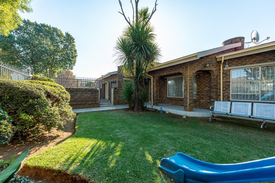 To Let 3 Bedroom Property for Rent in Fleurhof Gauteng