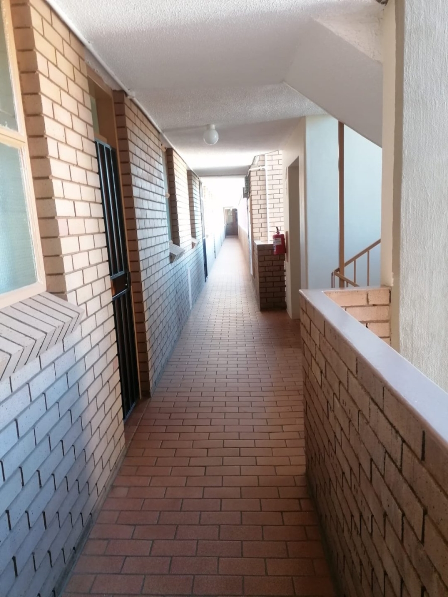 1 Bedroom Property for Sale in Wonderboom South Gauteng