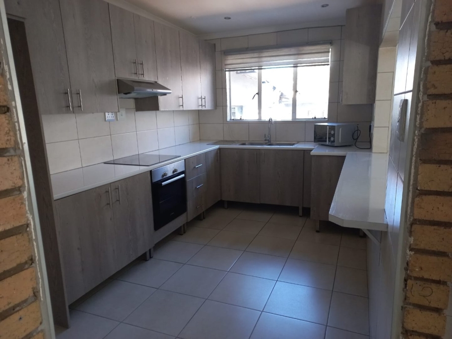 To Let 1 Bedroom Property for Rent in Mondeor Gauteng