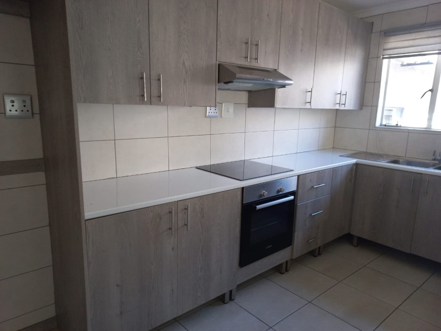 To Let 1 Bedroom Property for Rent in Mondeor Gauteng