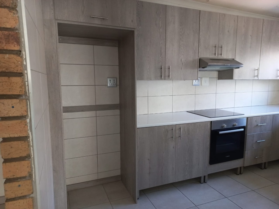 To Let 1 Bedroom Property for Rent in Mondeor Gauteng