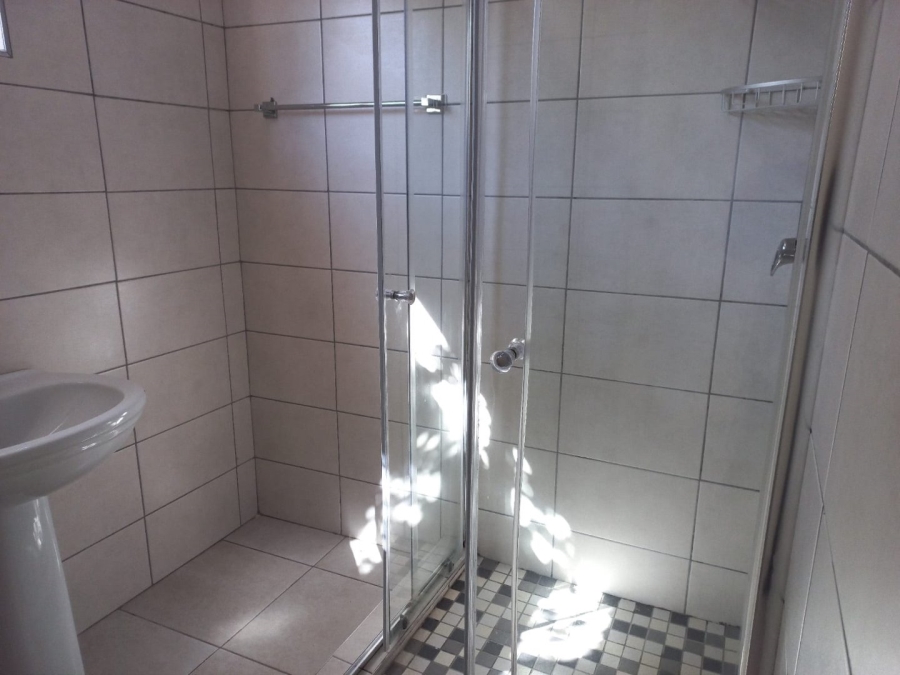 To Let 1 Bedroom Property for Rent in Mondeor Gauteng