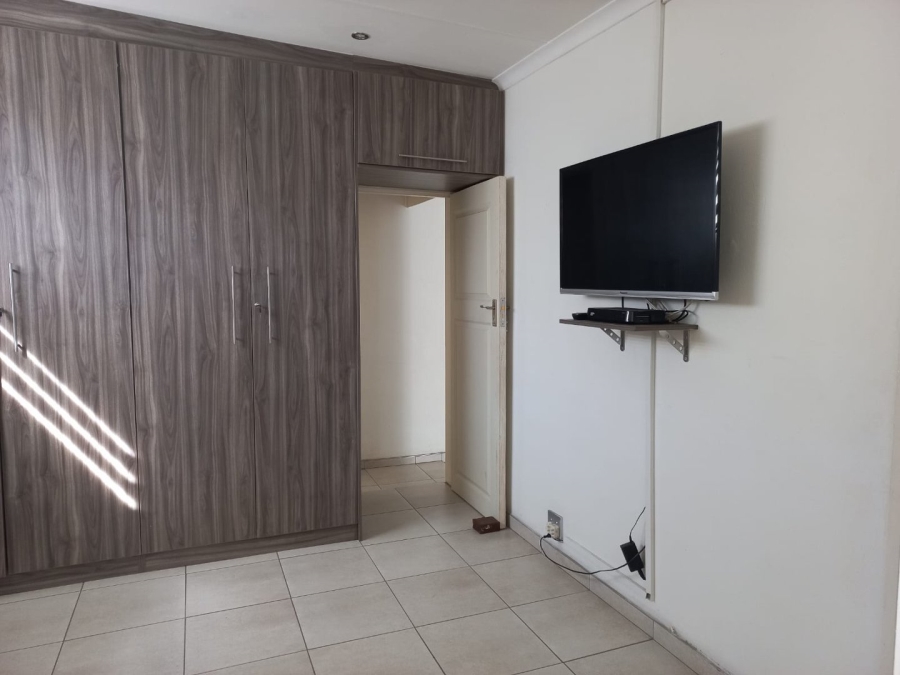 To Let 1 Bedroom Property for Rent in Mondeor Gauteng