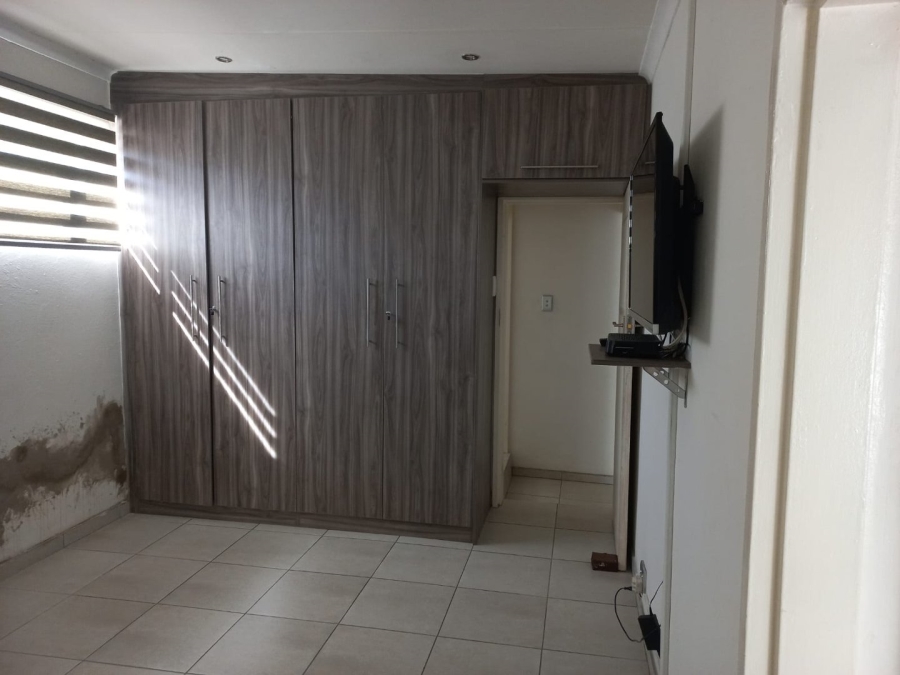 To Let 1 Bedroom Property for Rent in Mondeor Gauteng