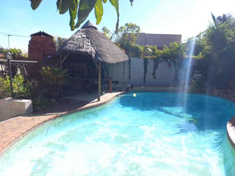 To Let 1 Bedroom Property for Rent in Mondeor Gauteng