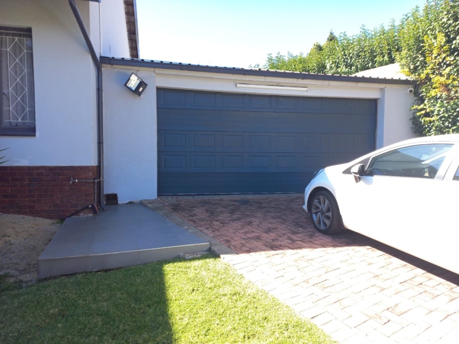 To Let 1 Bedroom Property for Rent in Mondeor Gauteng