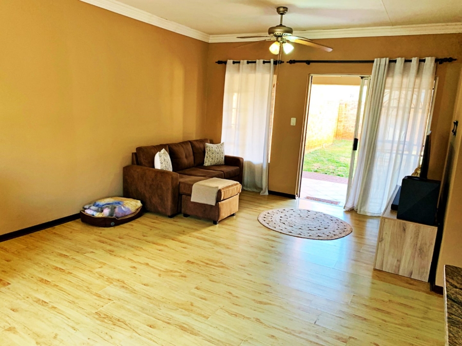 2 Bedroom Property for Sale in Die Hoewes Gauteng