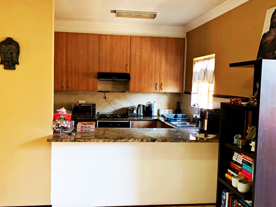2 Bedroom Property for Sale in Die Hoewes Gauteng