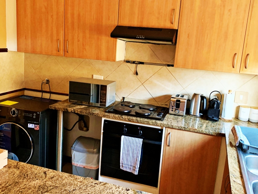 2 Bedroom Property for Sale in Die Hoewes Gauteng