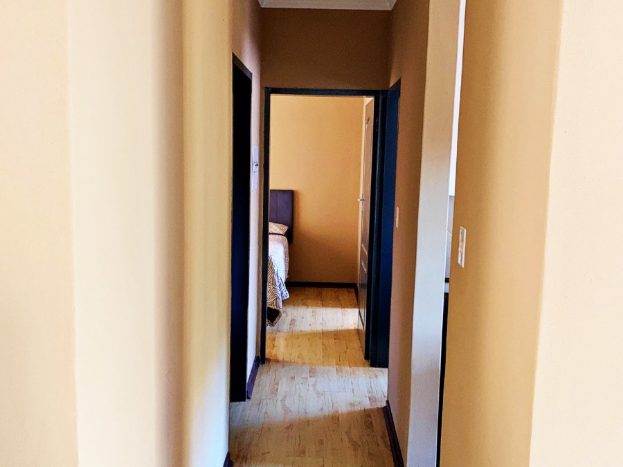 2 Bedroom Property for Sale in Die Hoewes Gauteng