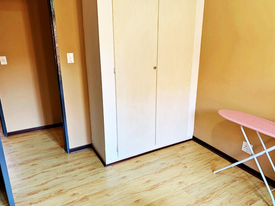 2 Bedroom Property for Sale in Die Hoewes Gauteng